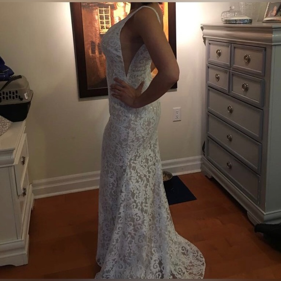 Gorgeous white lace dress - Picture 2 of 7